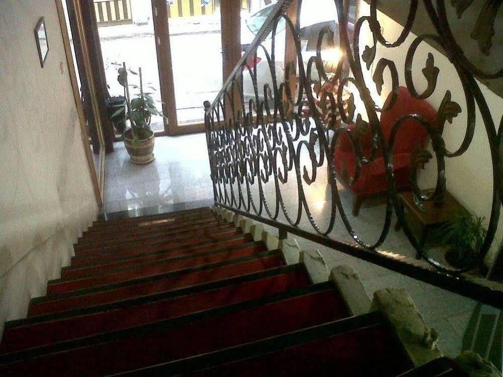 Uenver Hotel Adana Esterno foto