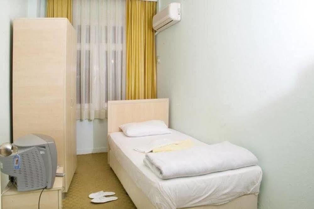 Uenver Hotel Adana Esterno foto