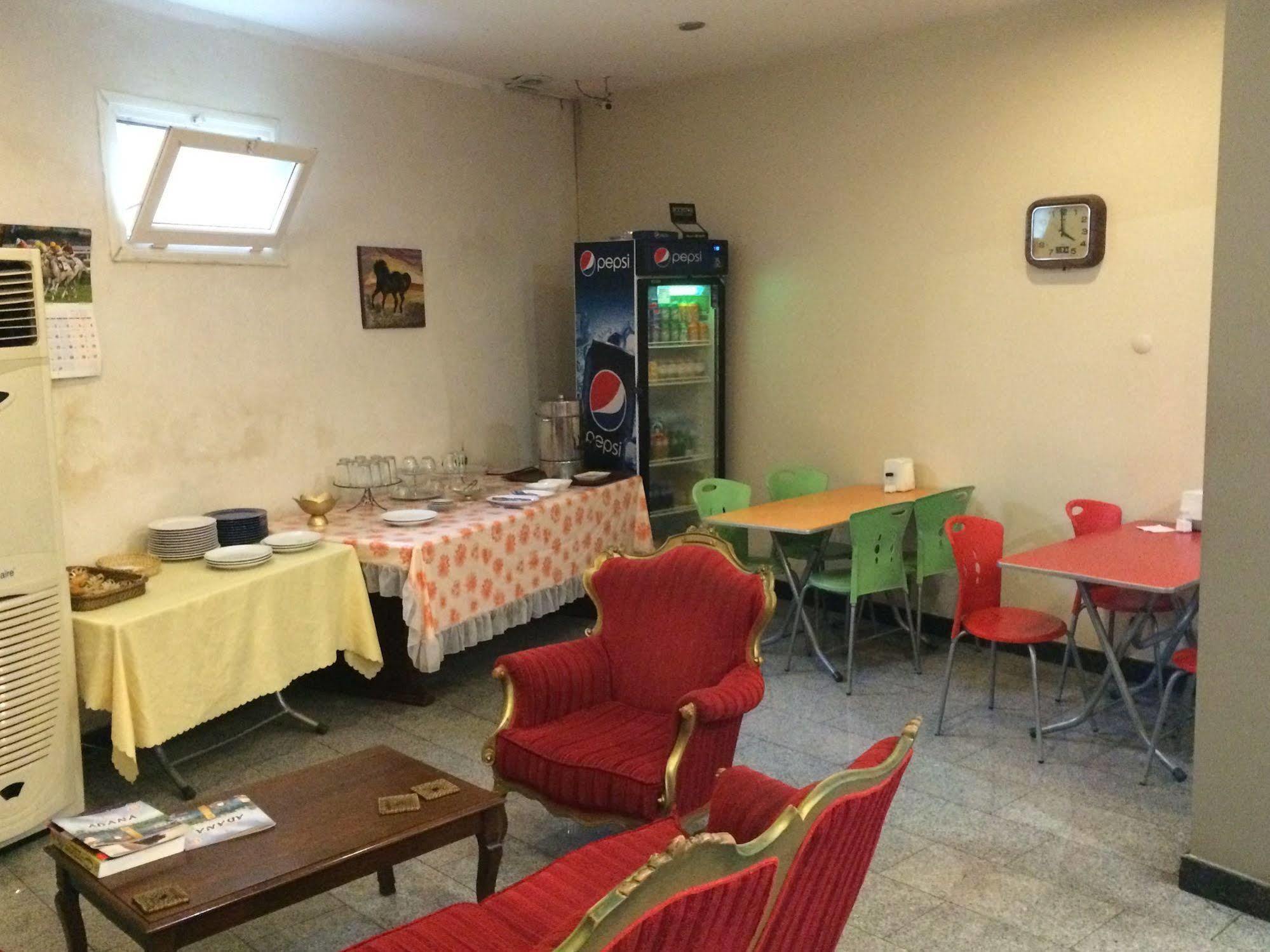 Uenver Hotel Adana Esterno foto